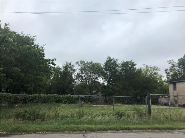 303 Stadium St, Bryan, TX 77803
